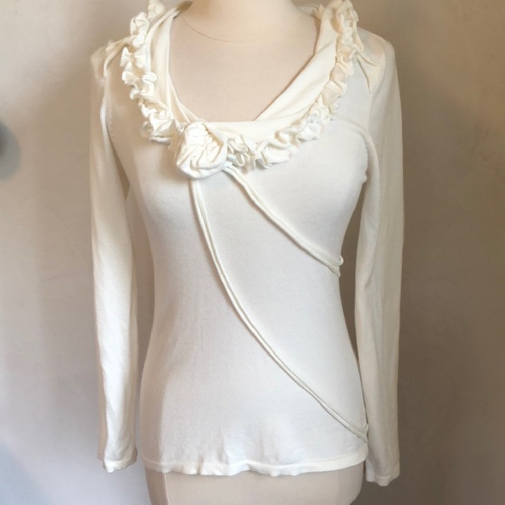 Tribal Ivory Fitted Sweater w/ruffle & rosette detail around the collar Size P/S